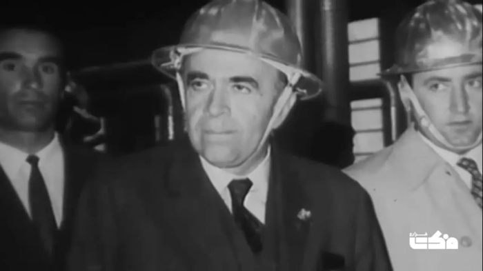 امیر عباس هویدا؛ ارکیده، کروات، پیپ، 13 سال نخست‌وزیر و دو گلوله!