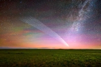 رقص نور ماهواره‌ها؛ دنباله‌داری که واقعی نیست!