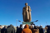 ماجرای سقوط مجسمه رییسی در اردبیل