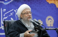 رییس مجمع تشخیص مصلحت نظام: انتقاد و مطالبه‌گری حق ملت است، اما نباید به دشمن چراغ سبز داد