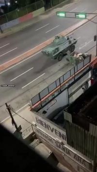 بمباران منازل رییس‌جمهور و وزیر دفاع در کاراکاس همزمان با پرواز بالگردهای آمریکایی