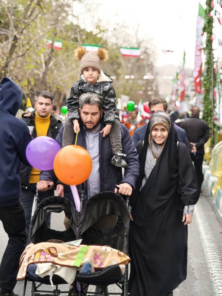 زنان حاضر در راهپیمایی 22 بهمن در قاب تصویر صداوسیما + عکس