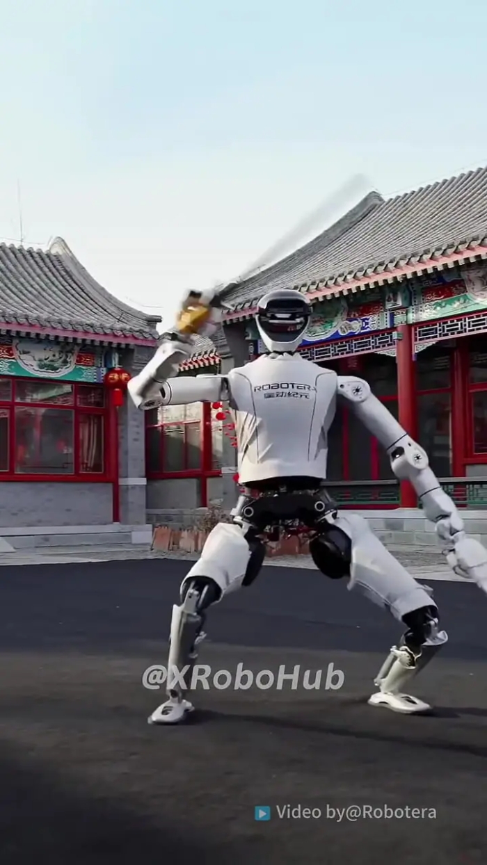 شمشیربازی شگفت‌آور یک ربات انسان نما