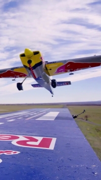 فرود و برخاست تاریخی هواپیما روی قطار در حال حرکت