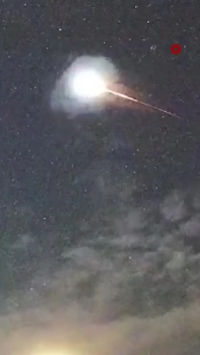 ثبت تصویر گلوله آتشین تماشایی در آسمان