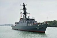 ناوشکن «دنا» در بندر ویشاخاپاتنام هند پهلو گرفت