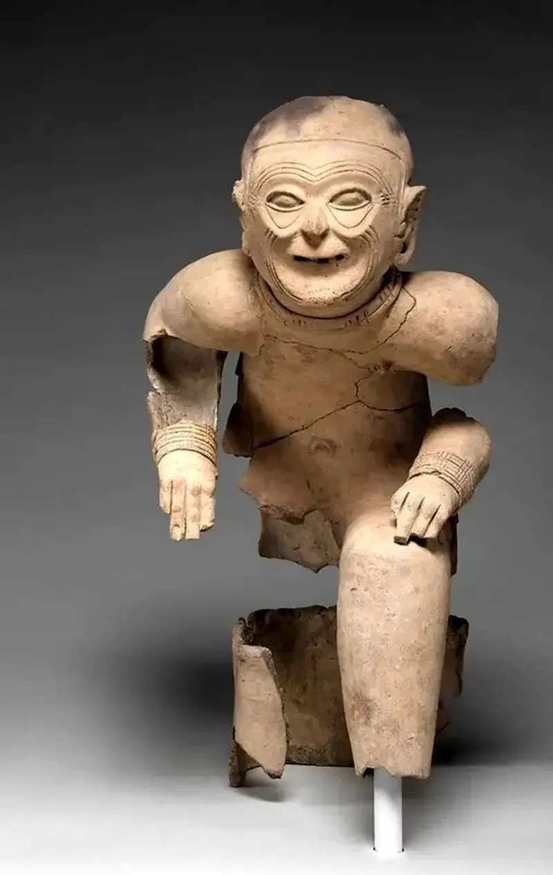 مجسمه پیرمرد 2 هزارساله