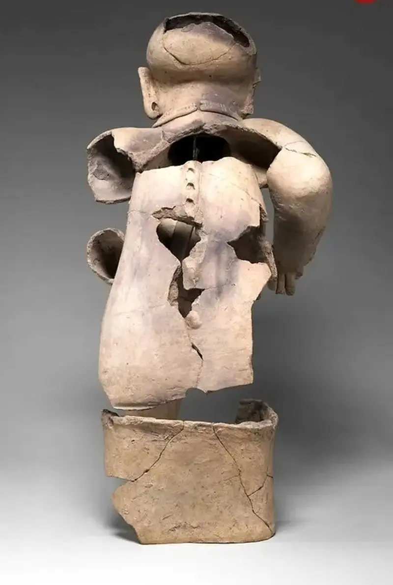 مجسمه پیرمرد 2 هزارساله