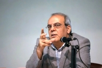 انتقاد عباس عبدی از خبرسازی نمایندگان و کیهان/ چرا 5 سال پیش که حاکمیت یکدست بود تنگه هرمز را نبستید؟