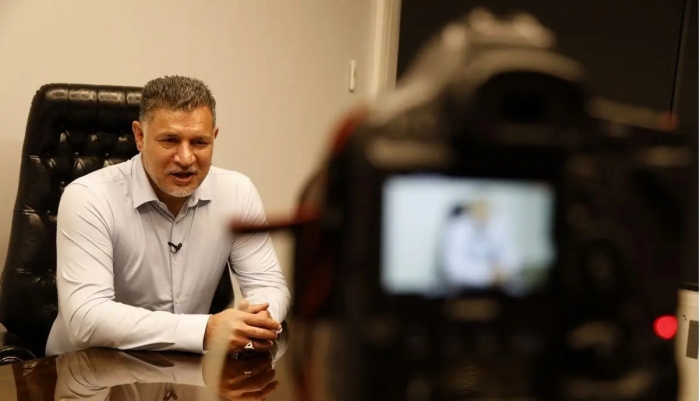 این چه کار زشتی است که تلویزیون با علی دایی می‌کند؟