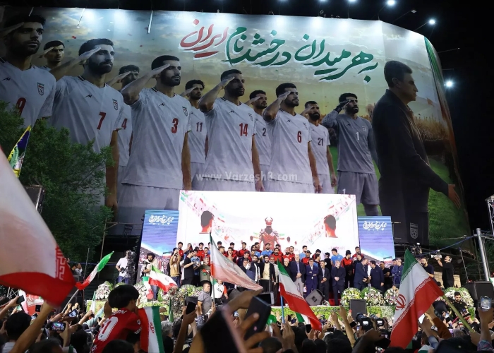 در قلب پایتخت برگزار شد/ بدرقه کاروان میناب 168 به جام جهانی (عکس)