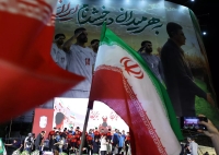 نمای واضح از دیوارنگاه تیم ملی در میدان انقلاب