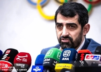 پس از انتخاب به عنوان سرپرست فدراسیون:  داوری بلافاصله از مجمع وزارت در سالن بسکتبال (عکس)