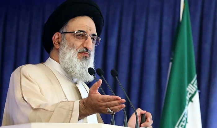 امام جمعه کرج: داشتن مواد هسته‌ای بازدارندگی دارد و لازم نیست حتی تبدیل به بمب شود