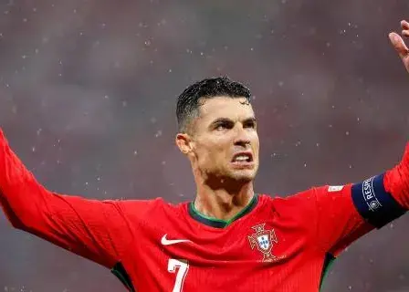 مارتینز: رونالدو در جام جهانی ۲۰۳۰ هم بازی می‌کند!