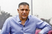 علی دایی در راه اهواز