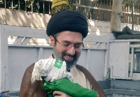 تصویر کمتر دیده شده از رهبر انقلاب آیت الله سید مجتبی خامنه‌ای