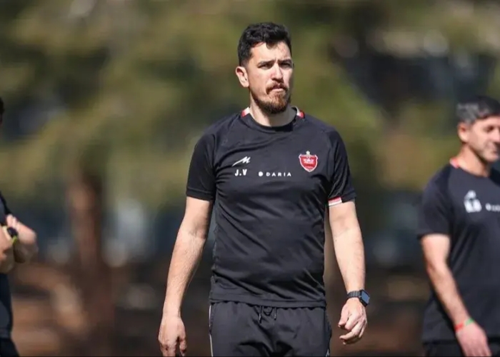 مربی پرسپولیس در عمان گرفتار شد!