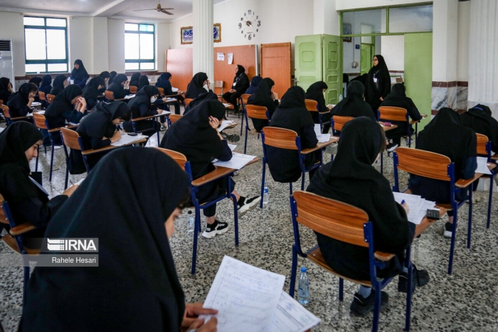 احتمال تعویق امتحانات نهایی به دلیل تداخل با مراسم تشییع رهبری