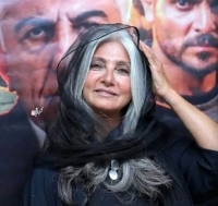 استایل باشکوه رویا جاویدنیا ملکه 60 ساله سینما در مراسم اکران سریال «بی‌عاطفه»