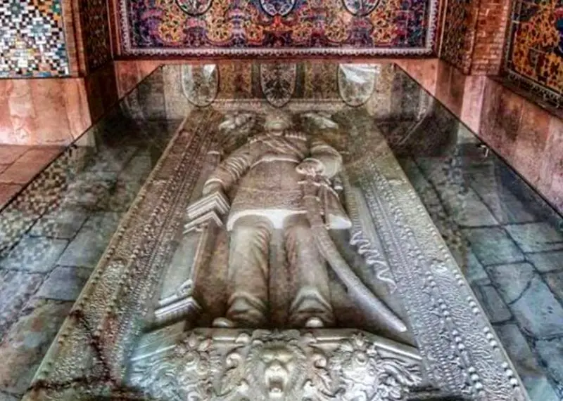 سنگ قبر ناصرالدین شاه