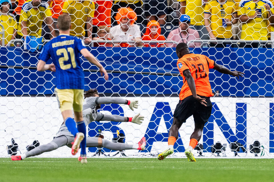 2484144