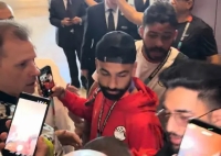 محبوبیت عجیب در ونکوور؛/ همه روی سر و کله محمد صلاح ریختند! (عکس)