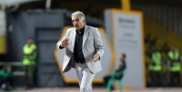 اگر لیگ را برگزار نمی‌کنید، جام استقلال را بدهید!
