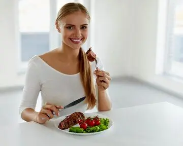 چرا با کم خوردن باز هم چاق می‌شویم؟