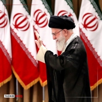 رهبر شهید انقلاب: آمریکایی‌ها صدها هزار نفر را با بمب اتم کشتند بدون هیچ استدلالی!