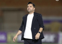 پدر دانش‌آموز کادو گرفت و به فرزندش داد!/ طعنه سنگین اخباری به آسیایی شدن گل‌گهر