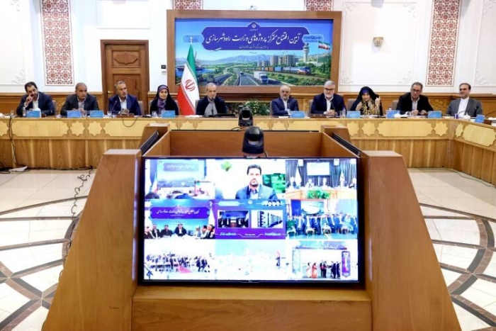پزشکیان‌: با همدلی مردم و مسئولیت‌پذیری مدیران، ایران را آباد و سربلند خواهیم کرد