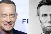 تام هنکس در فیلم Lincoln in the Bardo نقش آبراهام لینکلن را بازی می‌کند