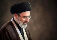 جزییات تازه از حضور آیت‌الله سیدمجتبی خامنه‌ای در مراسم تدفین پدرشان + فیلم