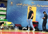 منجی با لباس شخصی تماشاگر بازی با گلنور:  سنتر ملی‌پوش با ریکاوری اجباری آماده بازی استقلال!