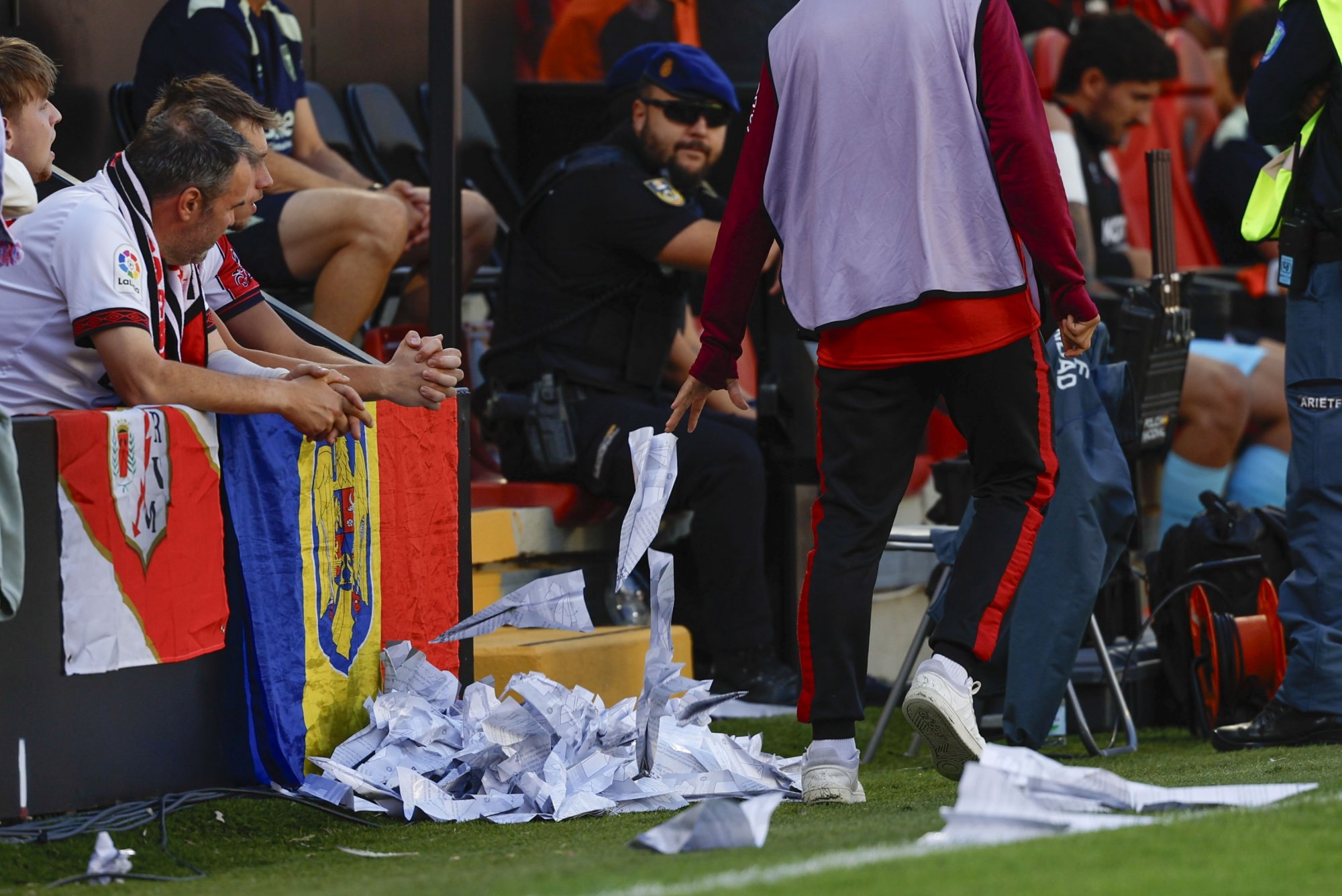 2547543