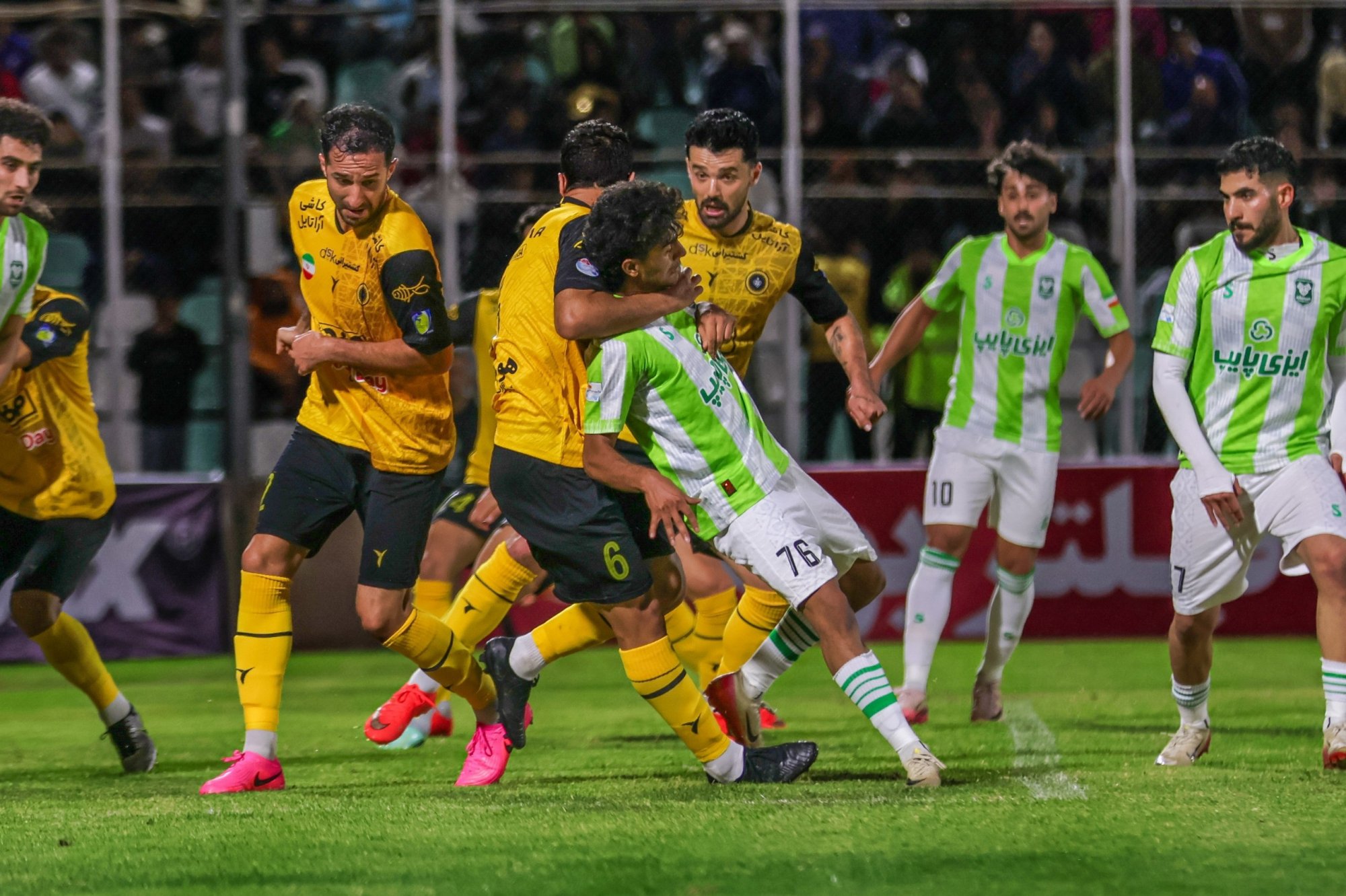 2557381